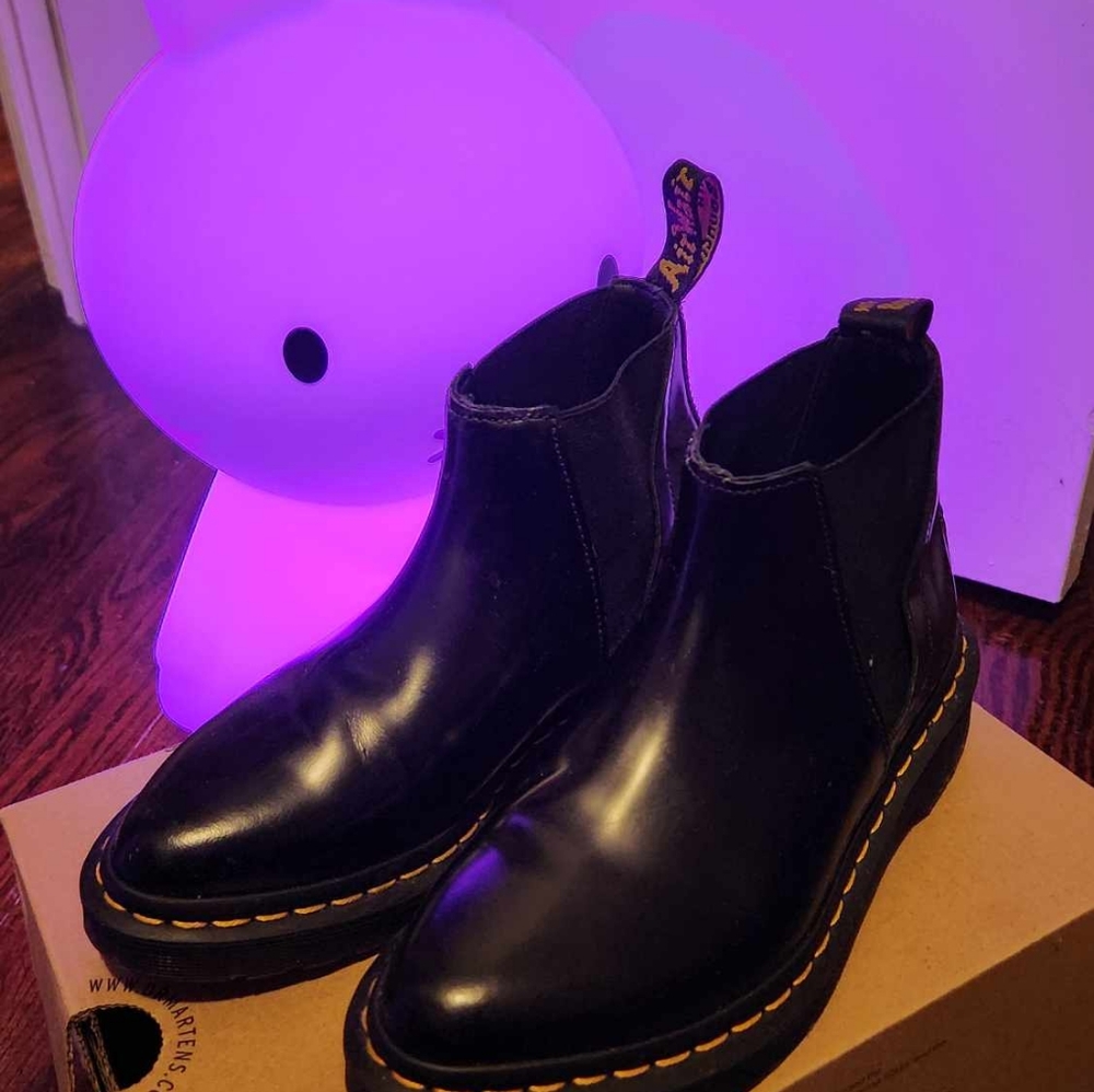 dr marten Bianca pointed toe Chelsea boots